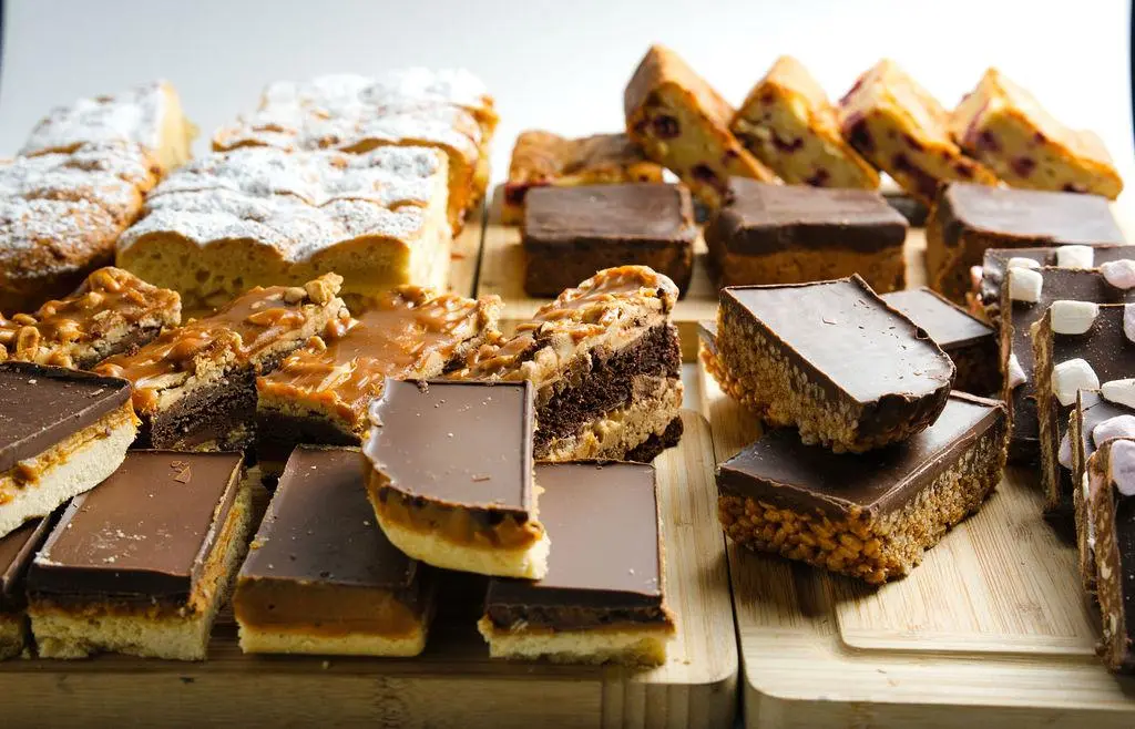 Deli-Licious cakes and treats